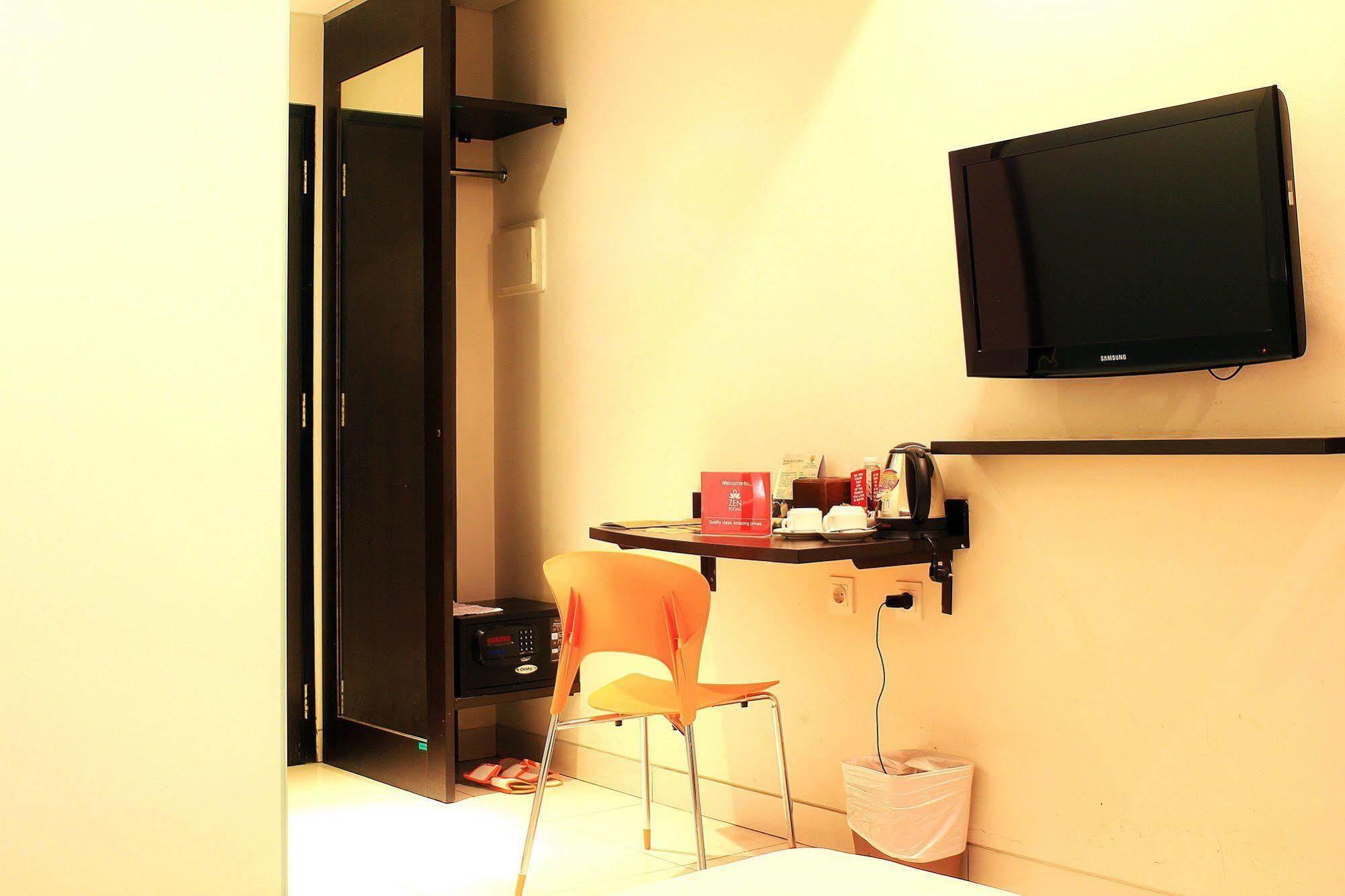 Zen Premium Setrawangi Raya Hotel Bandung Exterior photo