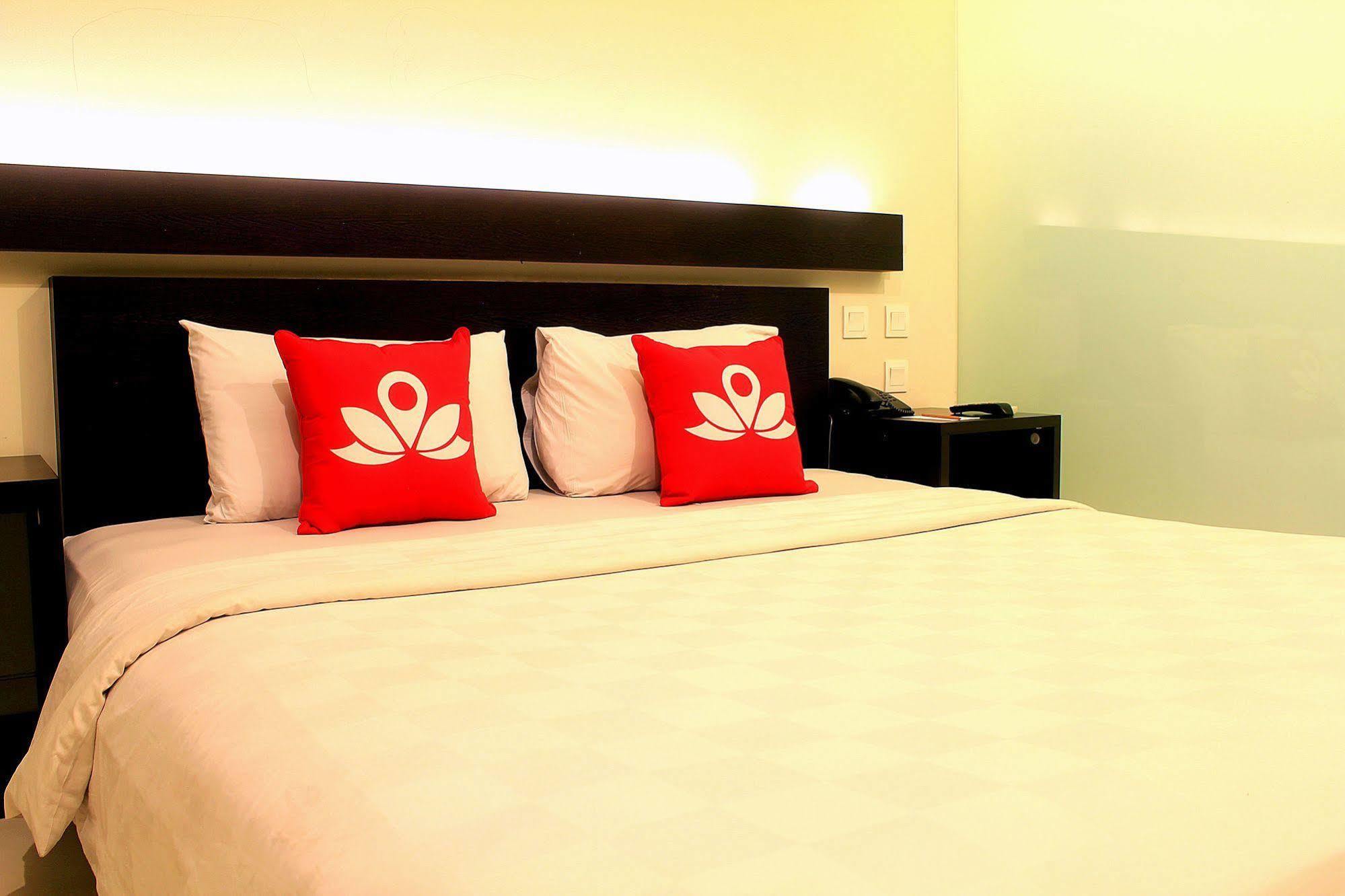 Zen Premium Setrawangi Raya Hotel Bandung Exterior photo