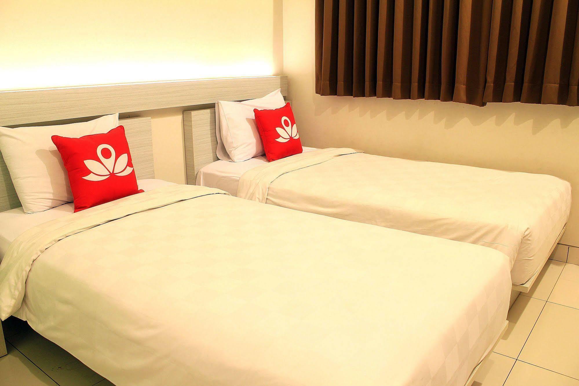 Zen Premium Setrawangi Raya Hotel Bandung Exterior photo