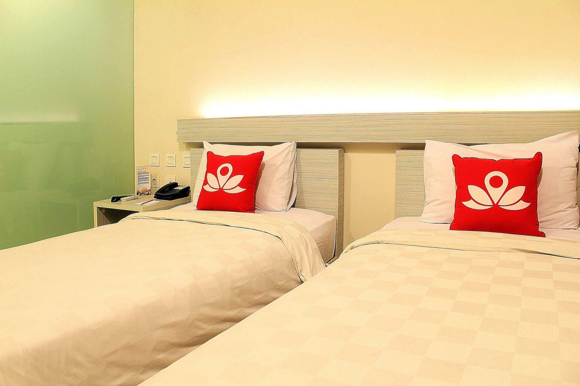 Zen Premium Setrawangi Raya Hotel Bandung Exterior photo