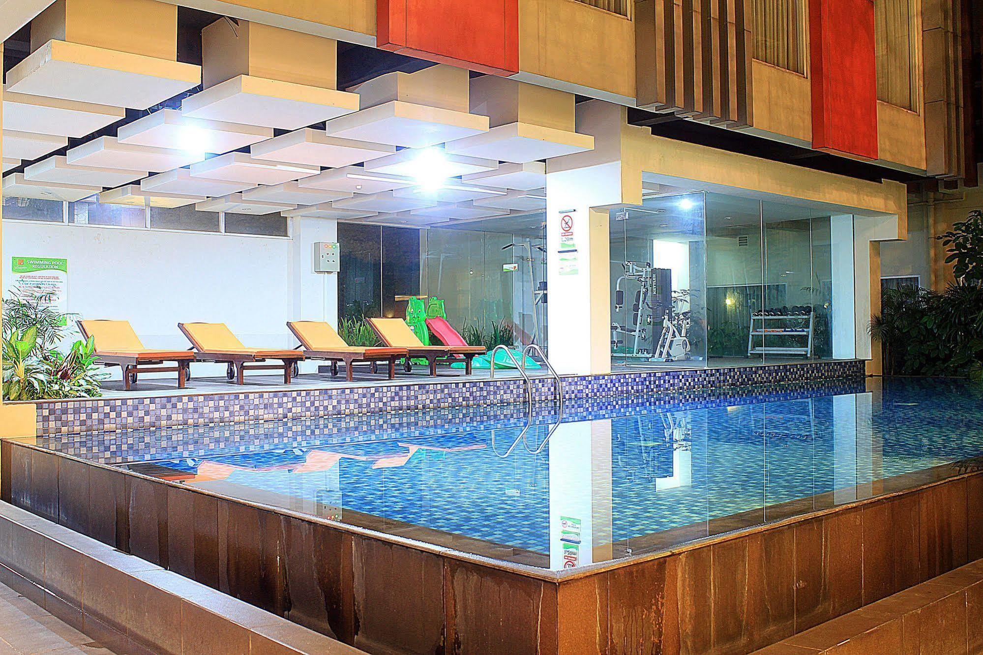 Zen Premium Setrawangi Raya Hotel Bandung Exterior photo