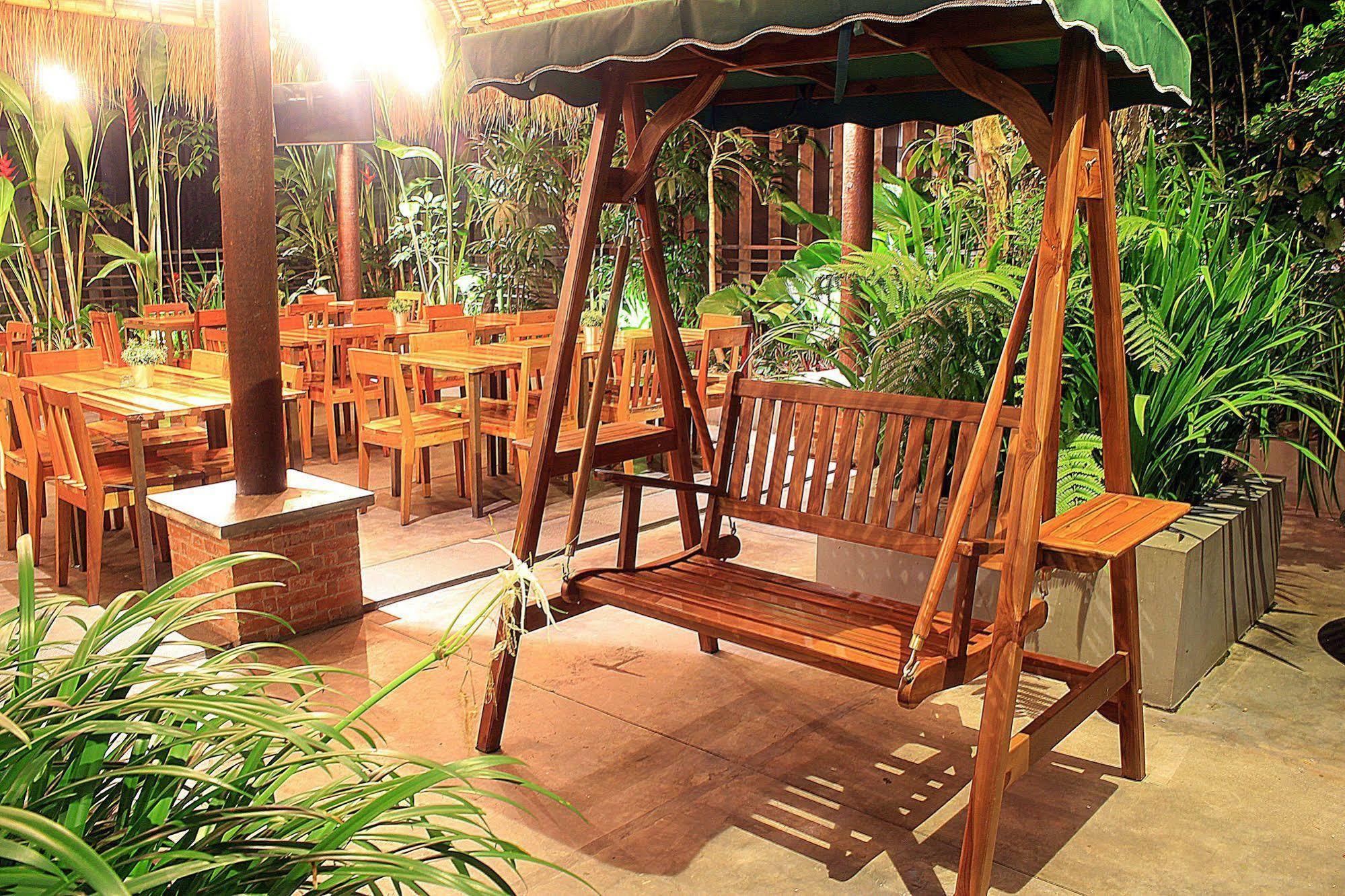 Zen Premium Setrawangi Raya Hotel Bandung Exterior photo