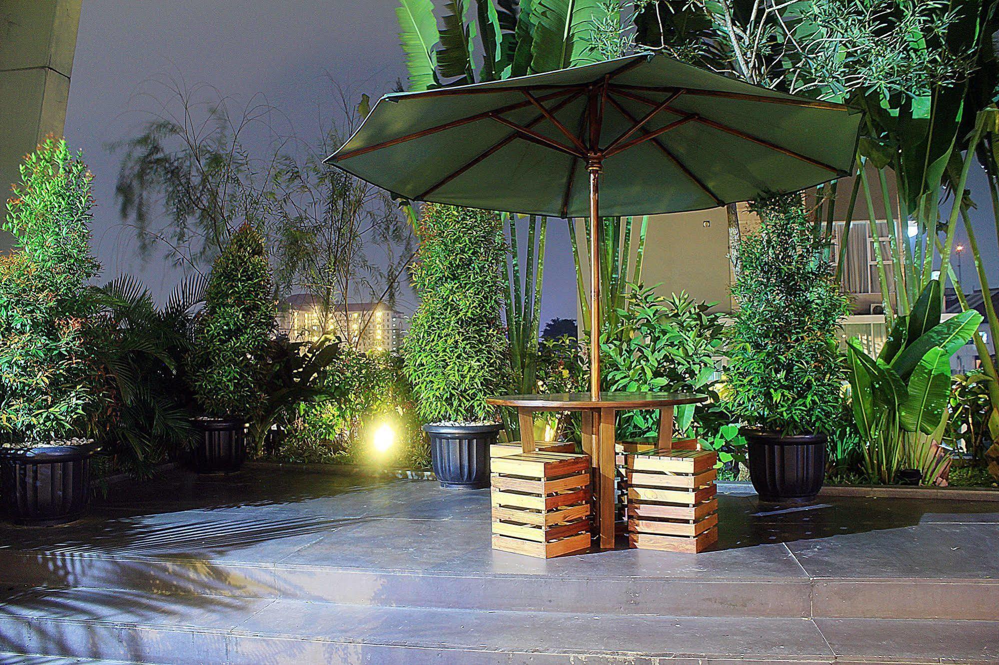 Zen Premium Setrawangi Raya Hotel Bandung Exterior photo